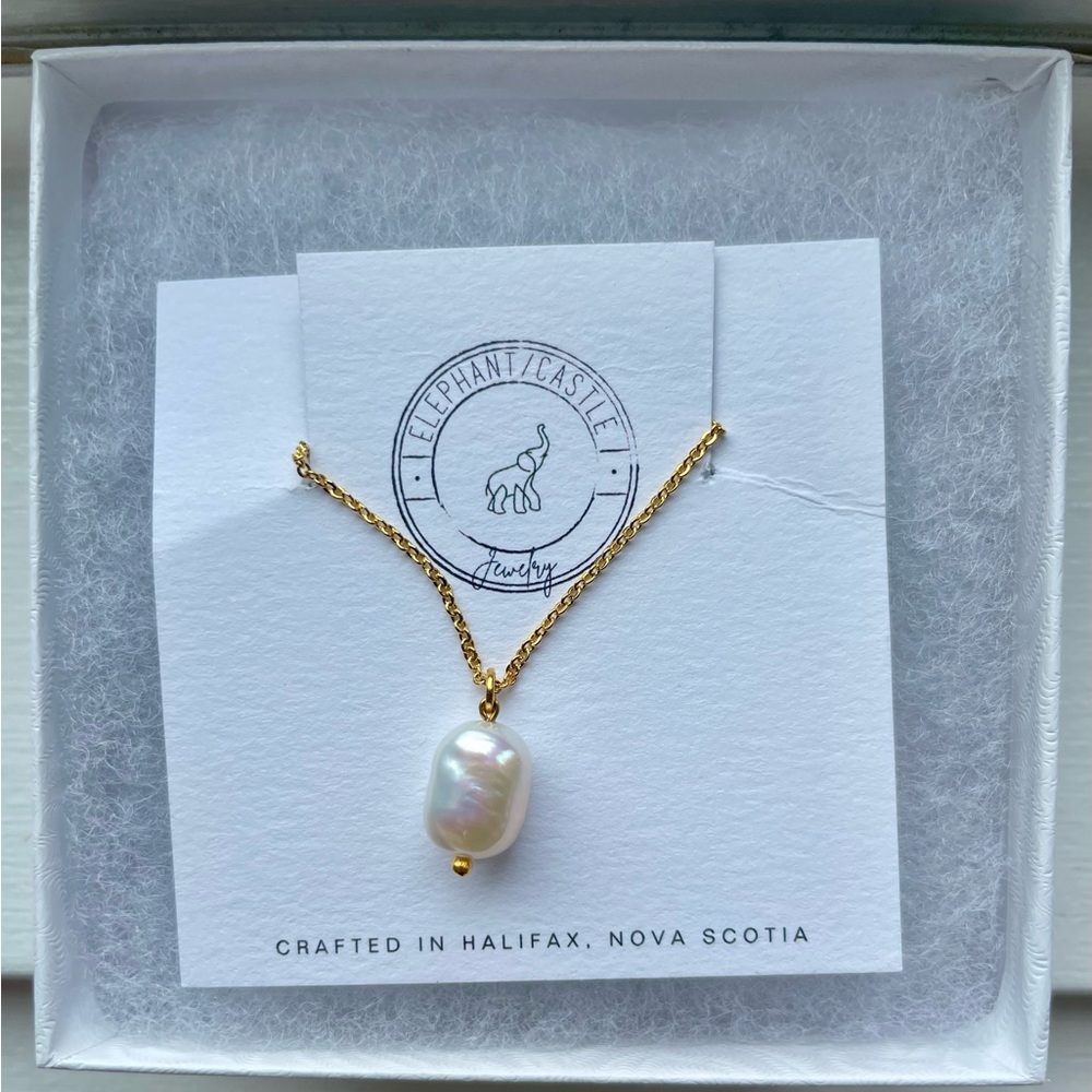 Pearl Pendant and Gold Chain Necklace